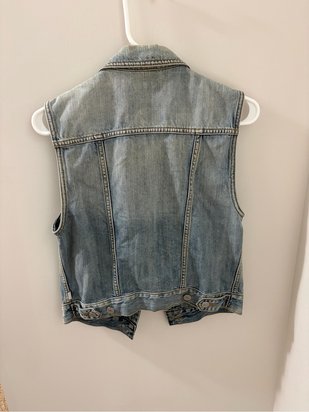 Vintage Aritzia Light Wash Denim Vest - Picture 4 of 4